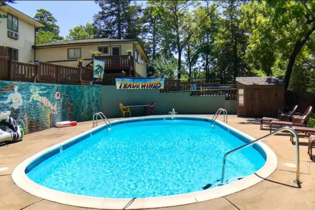 Jacuzzi Suite 204 - Tradewinds Eureka Springs Dış mekan fotoğraf